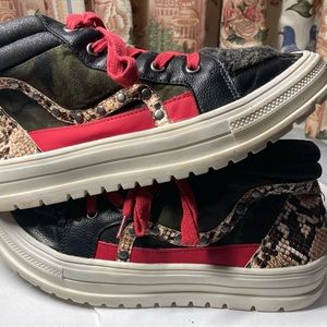 JESSICA SIMPSON JAXIE HIGH-TOP OXFORD SNEAKER Women Size 7.5M. Very Good.